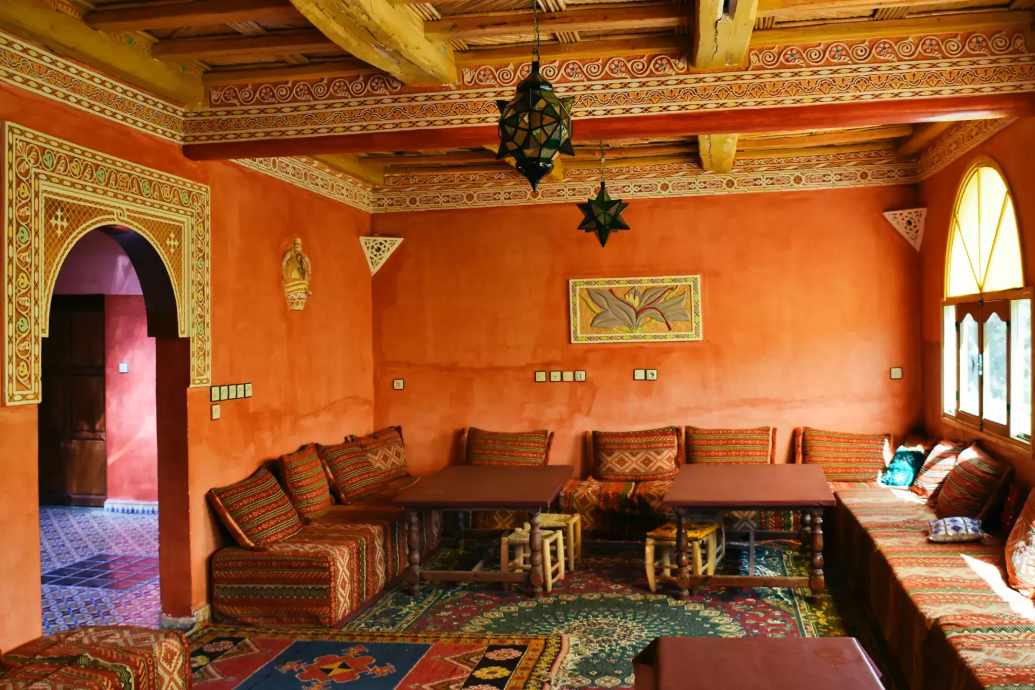 Moroccan home interior with fanoos lamps hanging from the ceiling.