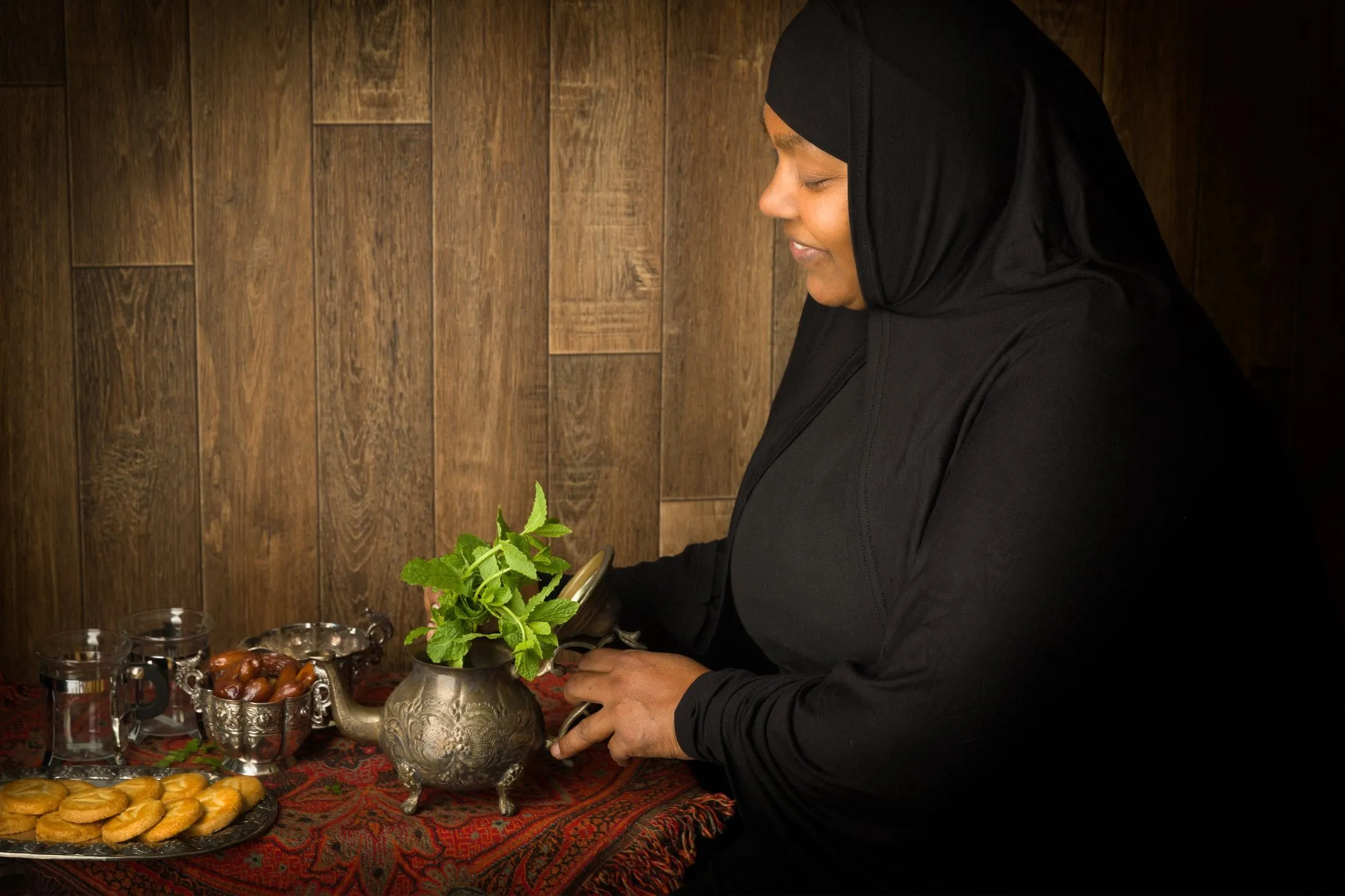 A lady preparing mint tea for Ramadan